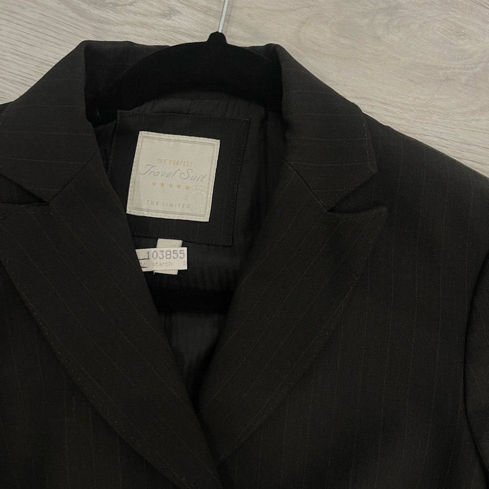 Limited Travel Suit - Picture 4 of 7